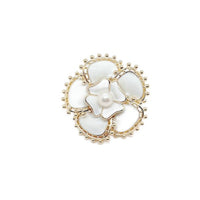 Flower Freshwater Pearl Brooch - CHOMEL