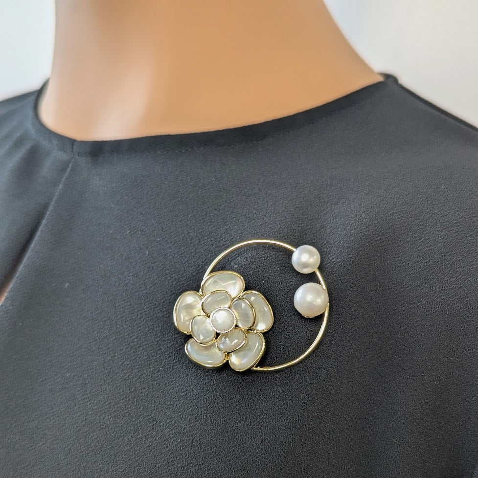 Flower Mother Of Pearl & Freshwater Pearl Brooch - CHOMEL
