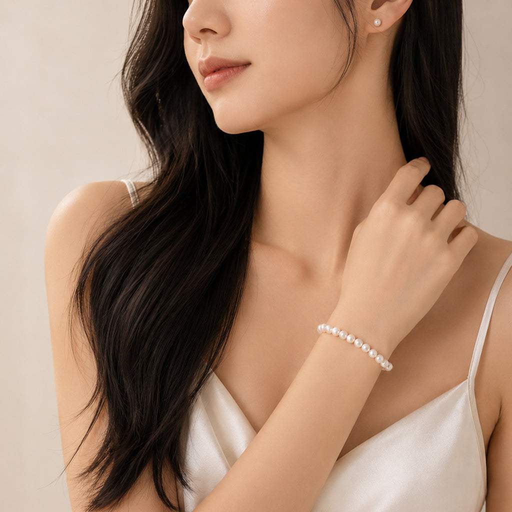 Freshwater Pearl Bracelet with elastic band and 6-7mm lustrous pearls, classic style for everyday or special occasions