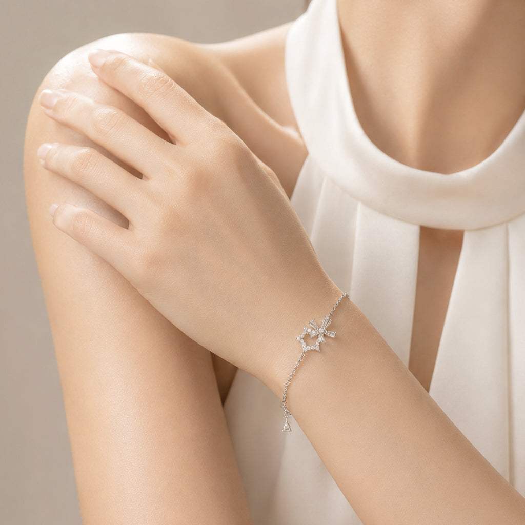 Star & Flower Cubic Zirconia Bracelet with rhodium plating and adjustable chain