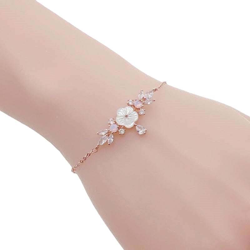 Rosegold plated Flower Cubic Zirconia Bracelet with mother of pearl flower and tear drop charm, 16-19 cm length