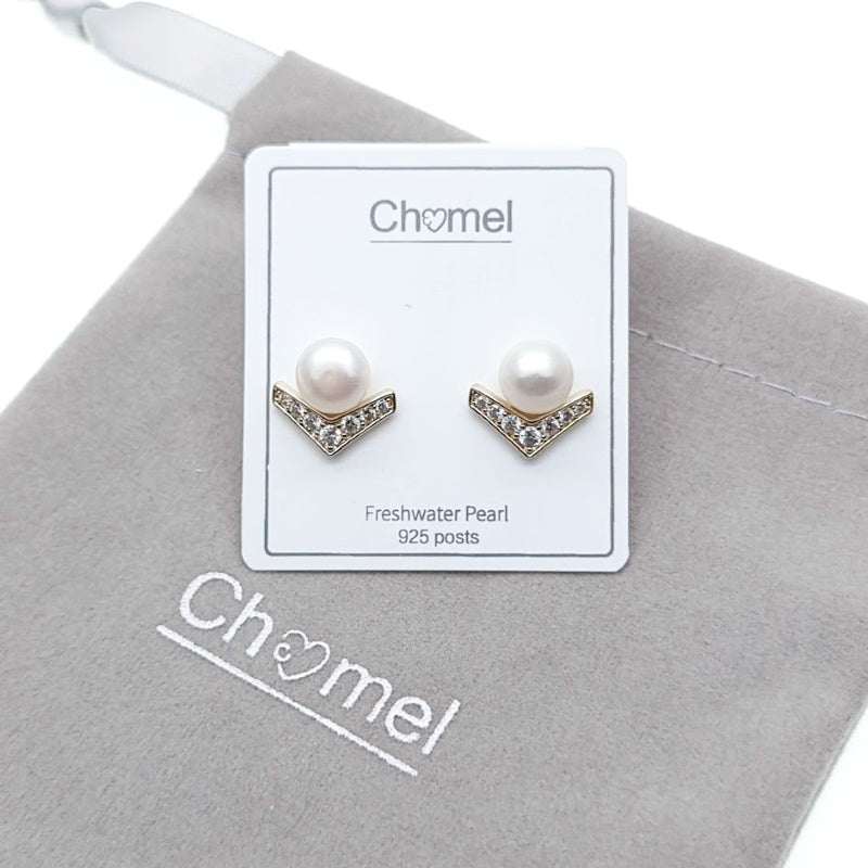 CHOMEL Freshwater Pearl Gold Stud Earring