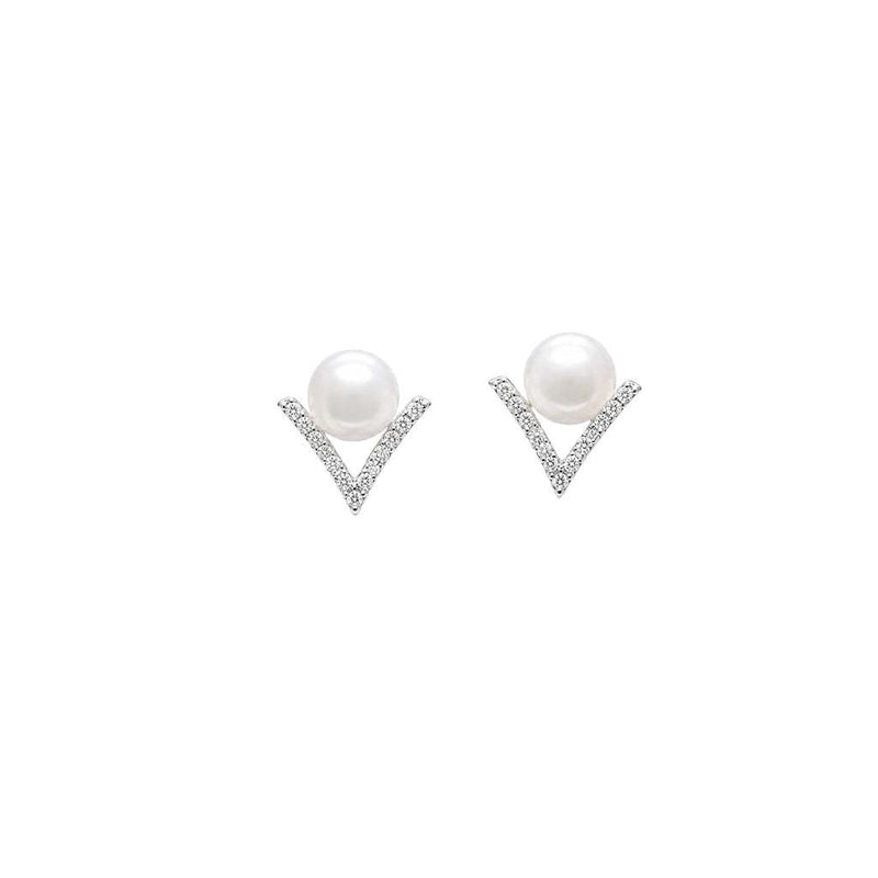 Freshwater pearl stud earrings with cubic zirconia V rim