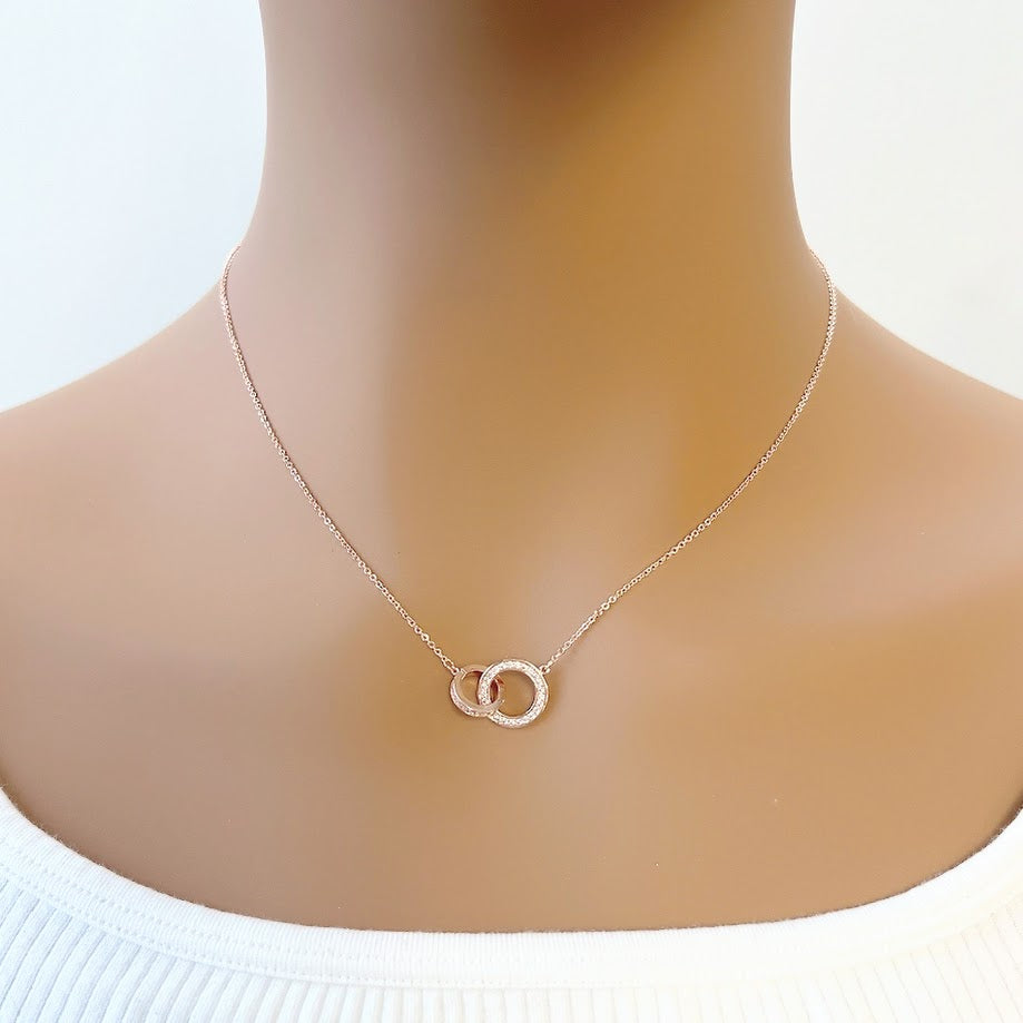 Interlocking Circle Necklace CHOMEL