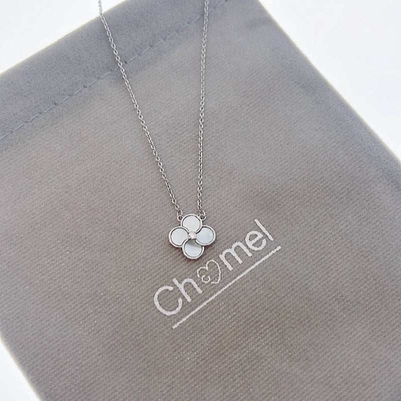 Mother of Pearl Clover Leaf Necklace - Elegant & Timeless Jewelry