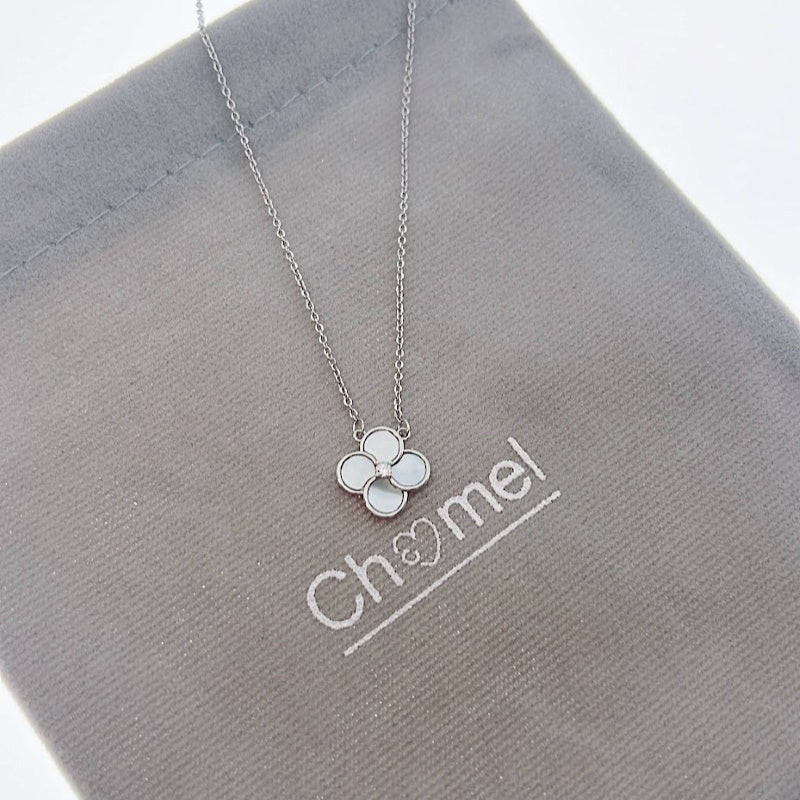 Mother of Pearl Clover Leaf Necklace - CHOMEL