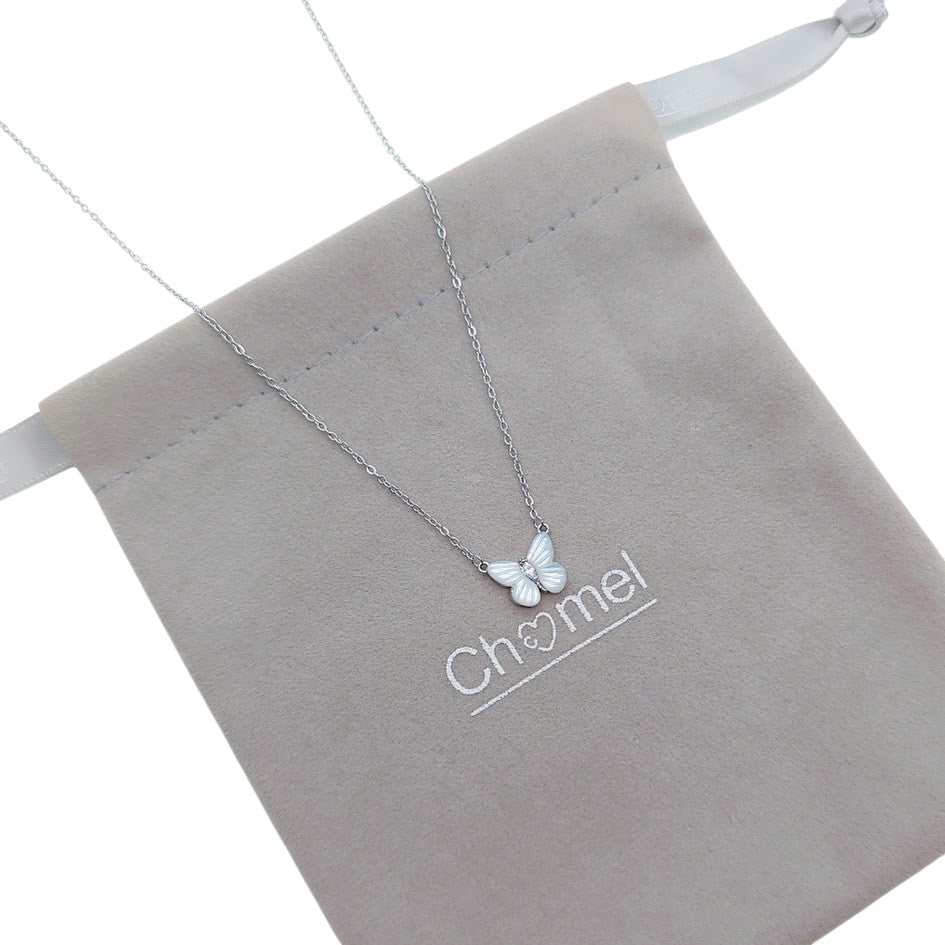 Butterfly mother of pearl necklace with rhodium-plated chain and adjustable length