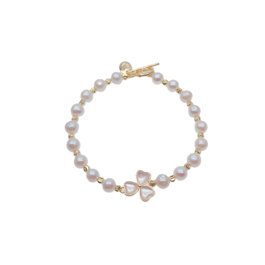 Freshwater pearl bracelet with gold beads and three-leaf clover moonstone centerpiece