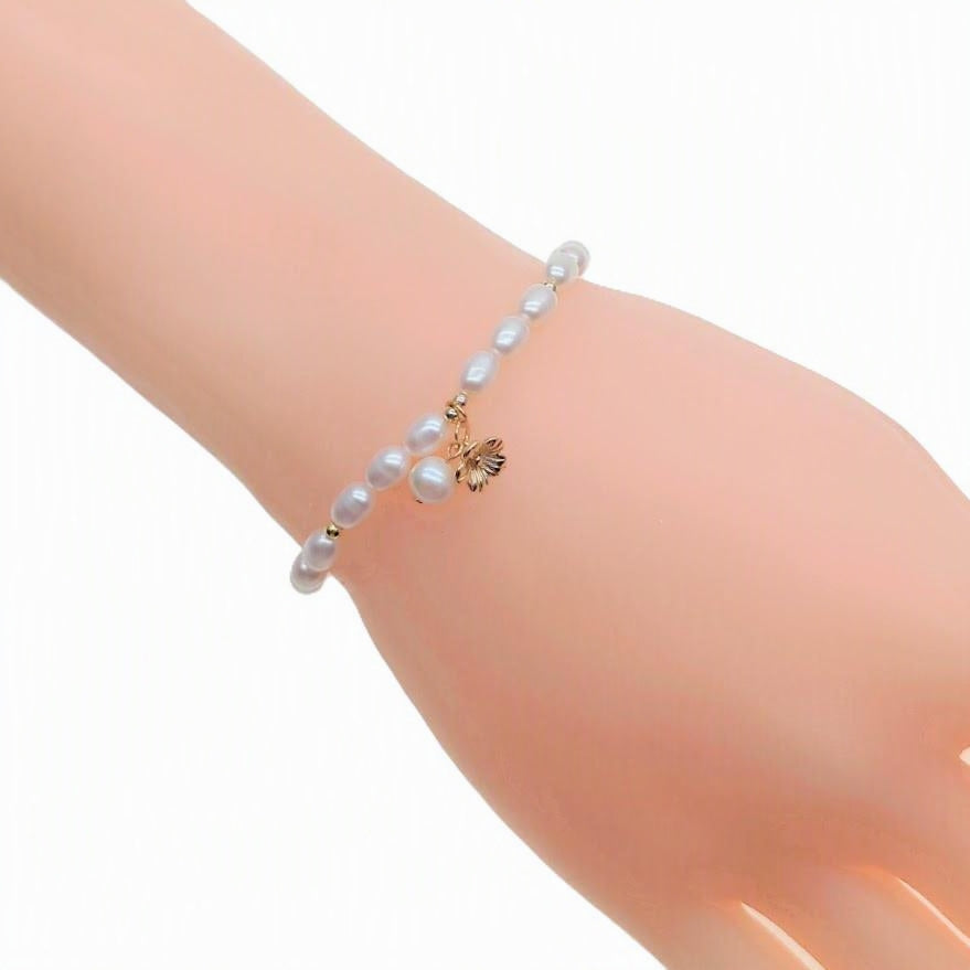 Freshwater pearl bracelet with alternating gold beads and flower charm