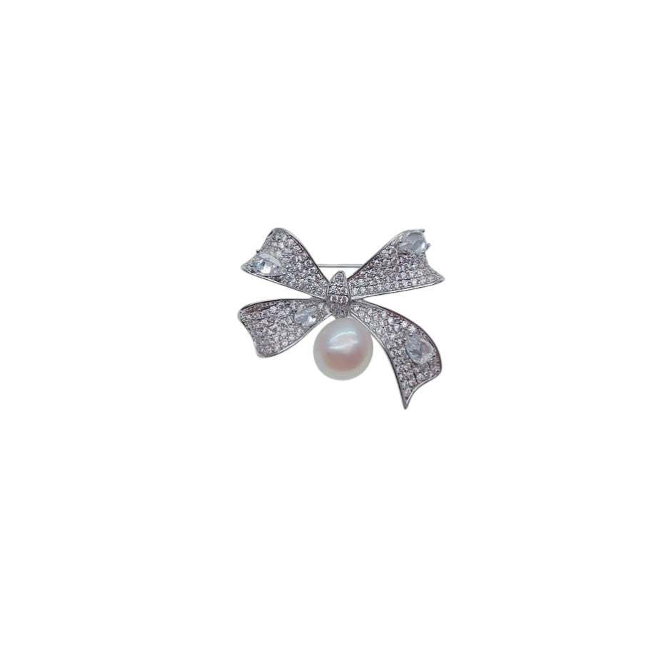 Ribbon Freshwater Pearl Brooch with cubic zirconia and rhodium plating, featuring a 9-10mm freshwater pearl