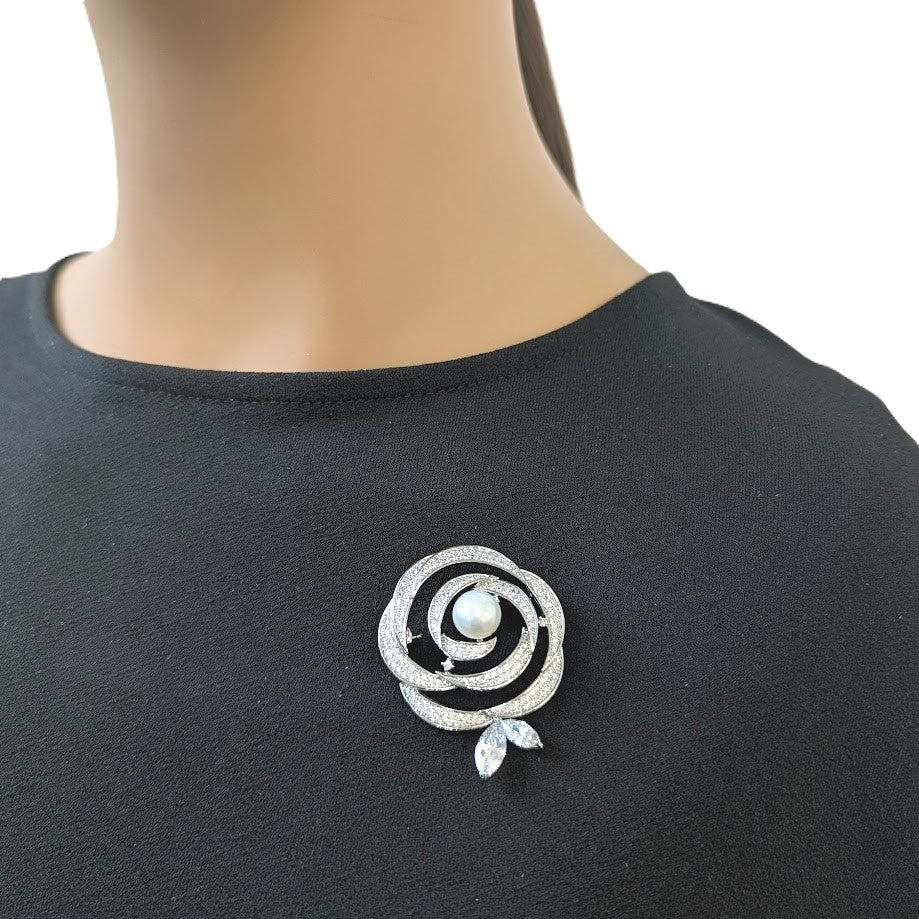 Flower Freshwater Pearl Brooch - CHOMEL