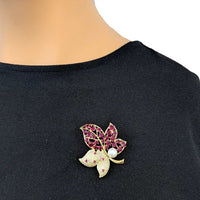 Gold-plated flower freshwater pearl brooch with cubic zirconia and red stones, 8mm pearl, 4.2x4.5cm size
