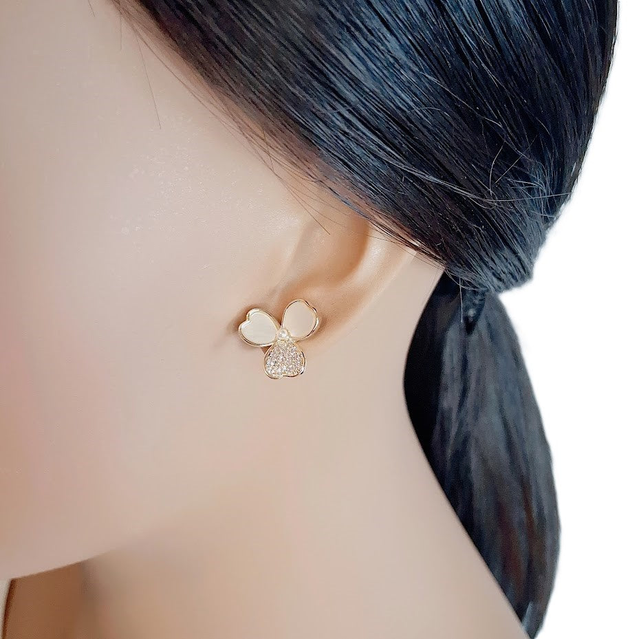 Clover Leaf Mother of Pearl Earrings