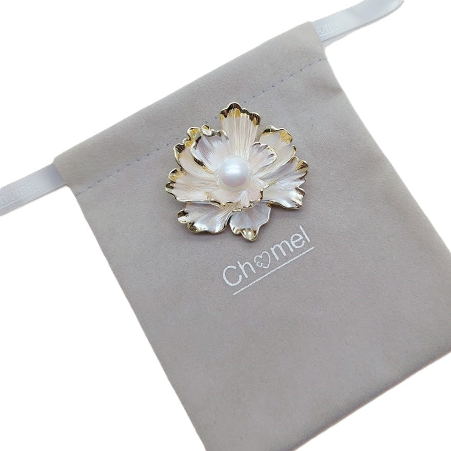 White enamel flower brooch with gold-plated edges and simulated pearl center, 5.1cm x 4.6cm, elegant freshwater pearl accessory
