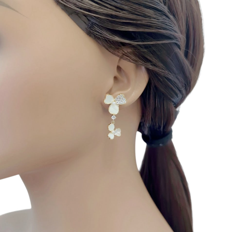Clover Simulated Pearl Earrings - CHOMEL