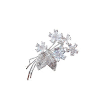 立方氧化锆花朵胸针