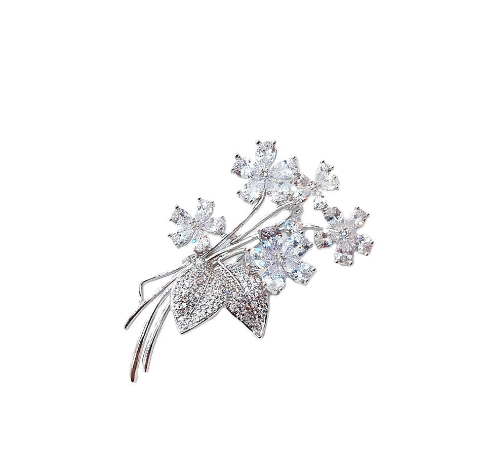 立方氧化锆花朵胸针