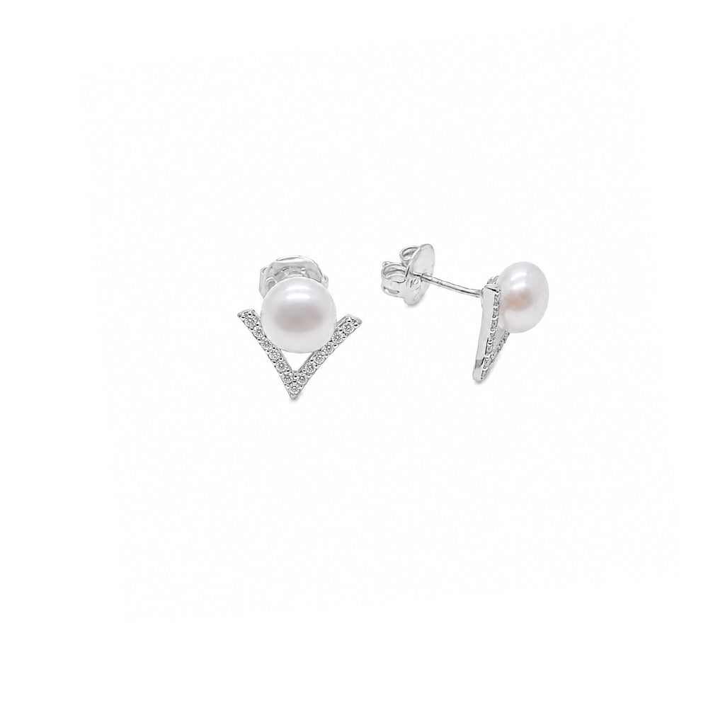 Freshwater pearl stud earrings with cubic zirconia V-shaped rim