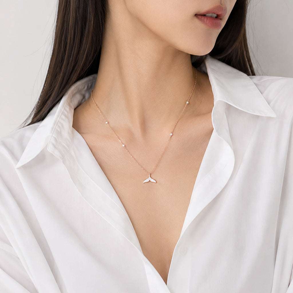 Rosegold mermaid tail cubic zirconia necklace with mother of pearl pendant