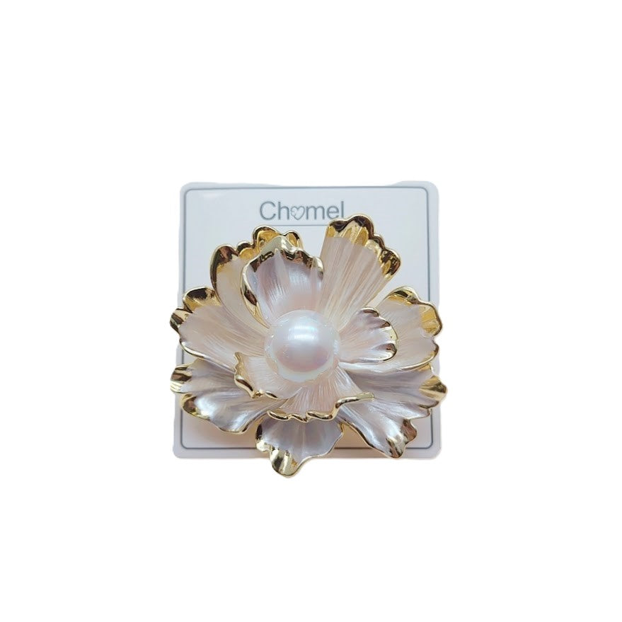White enamel flower brooch with gold-plated edges and a 14mm simulated pearl center, 5.1cm x 4.6cm size, pin with C clasp closure.