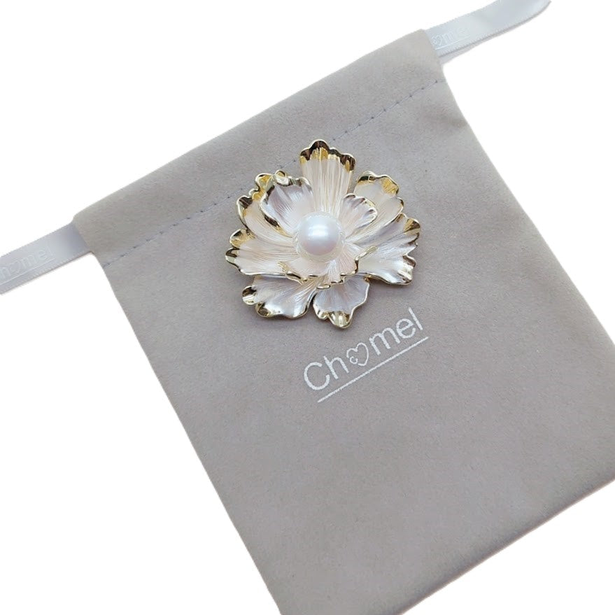 White enamel flower brooch with gold-plated edges and simulated pearl center, 5.1cm x 4.6cm, elegant freshwater pearl accessory