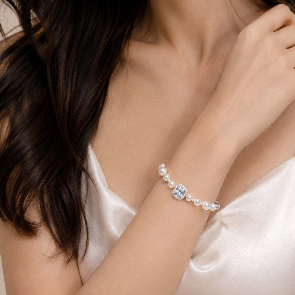 Elegant simulated pearl bracelet with cubic zirconia and adjustable pull string