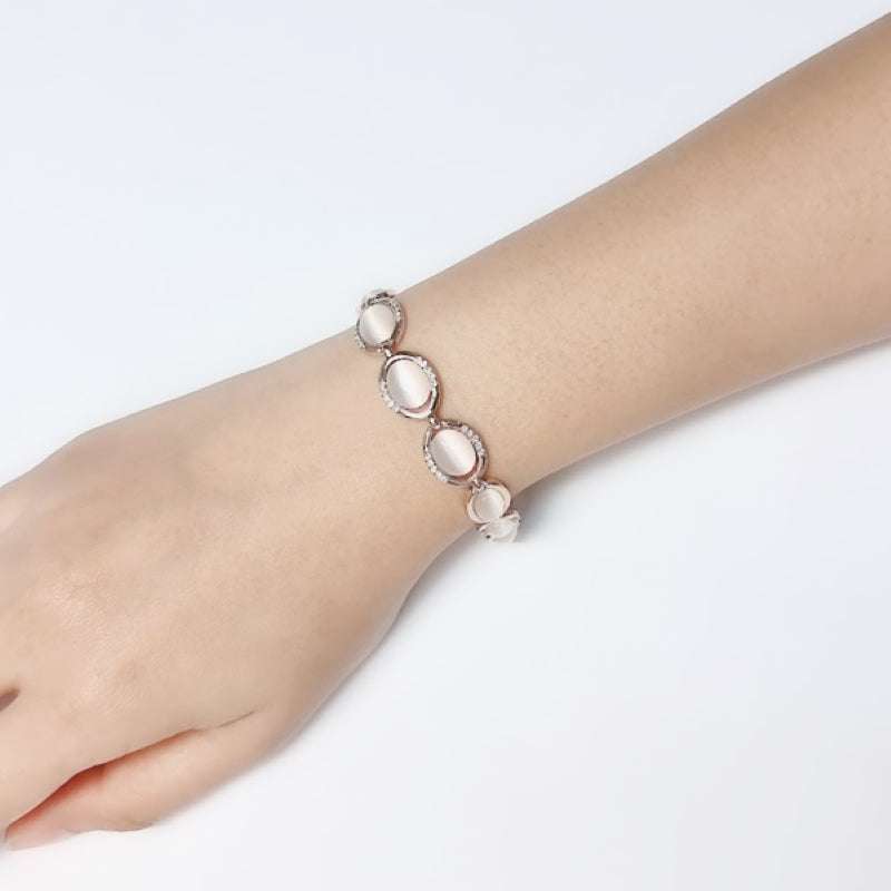 Simulated Moonstone Bracelet.