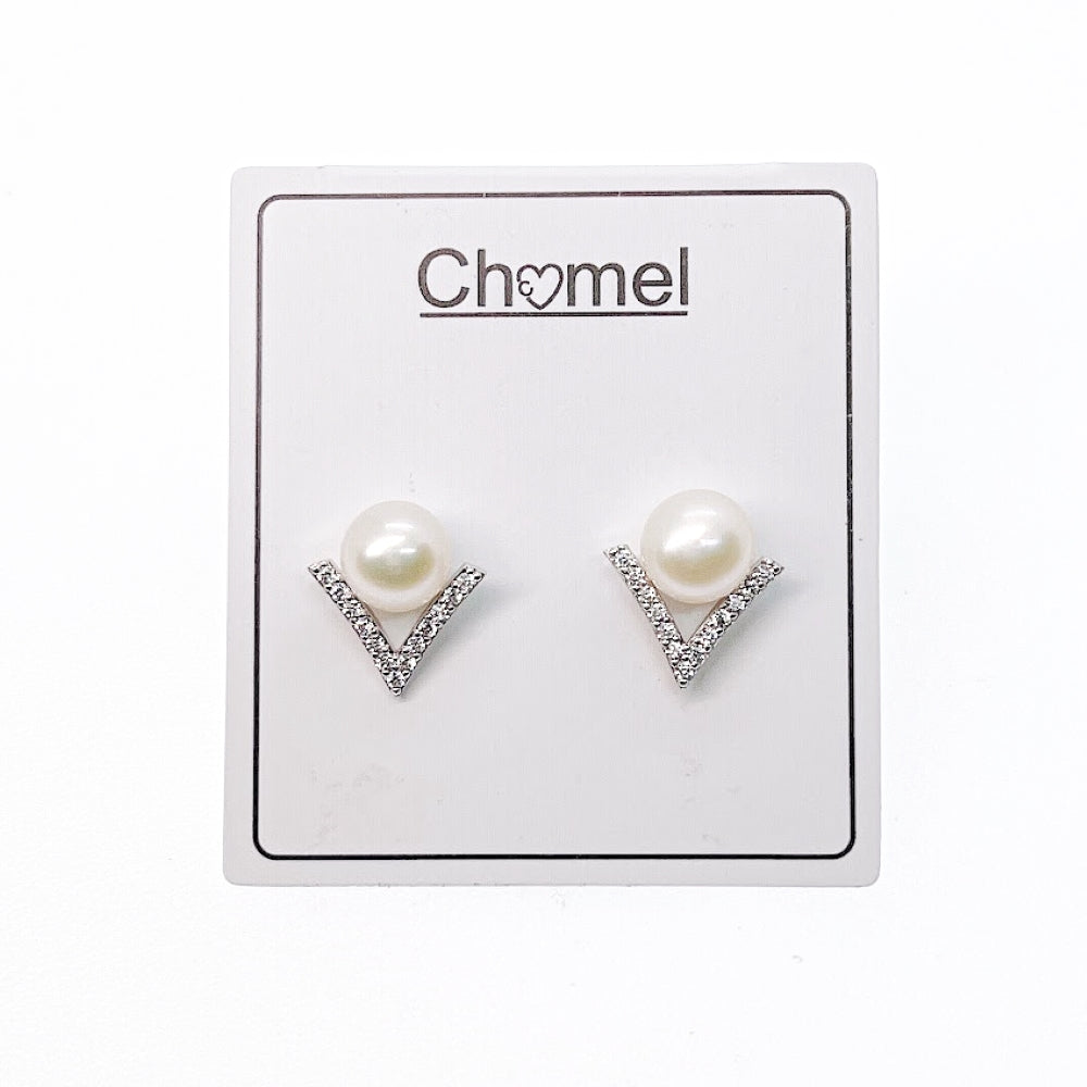 Freshwater pearl and cubic zirconia V silver stud earrings on display card