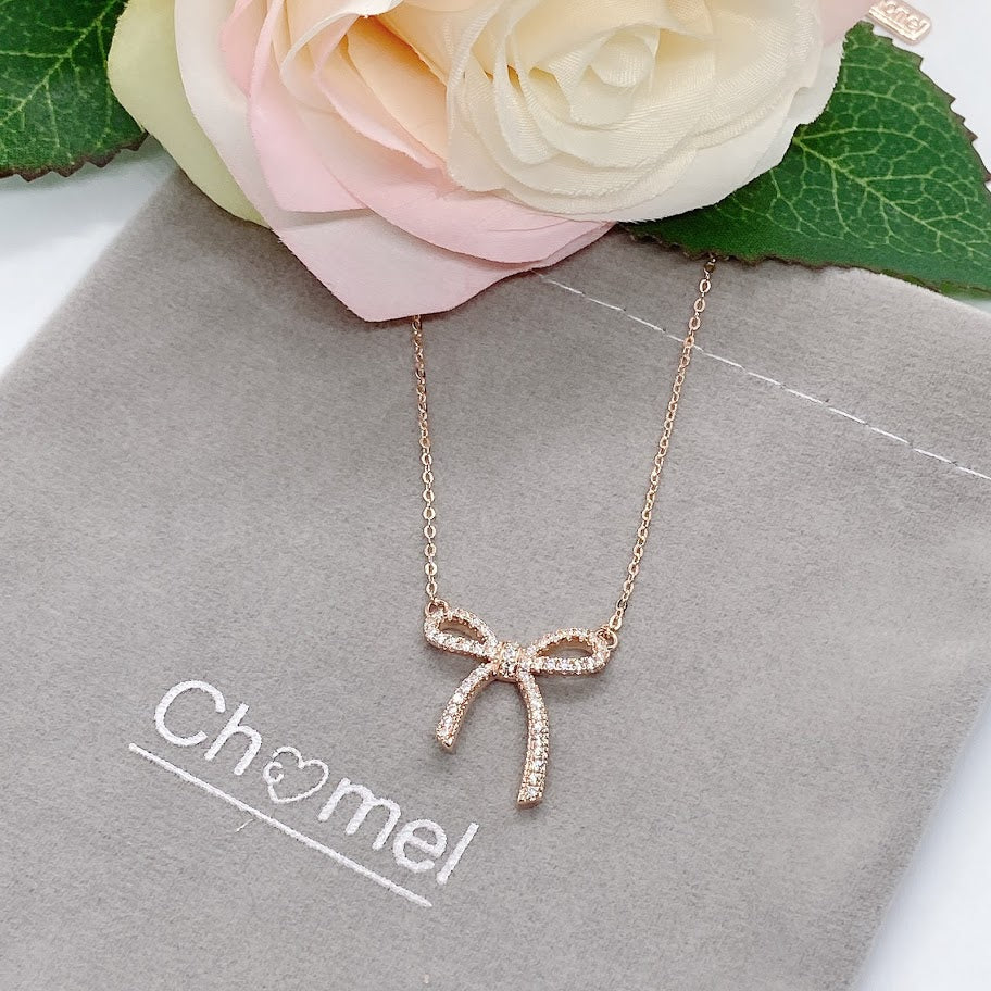 CHOMEL Cubic Zirconia Ribbon Rosegold Necklace