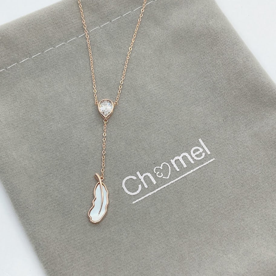 Leaf Mother of Pearl Necklace.