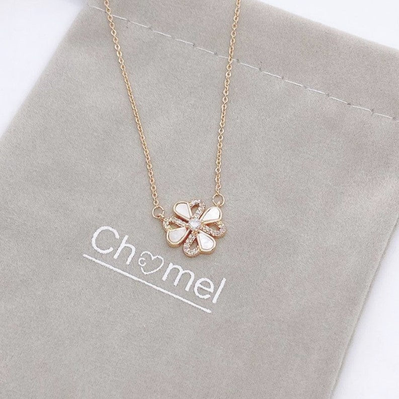 Flower Mother of Pearl Necklace.
