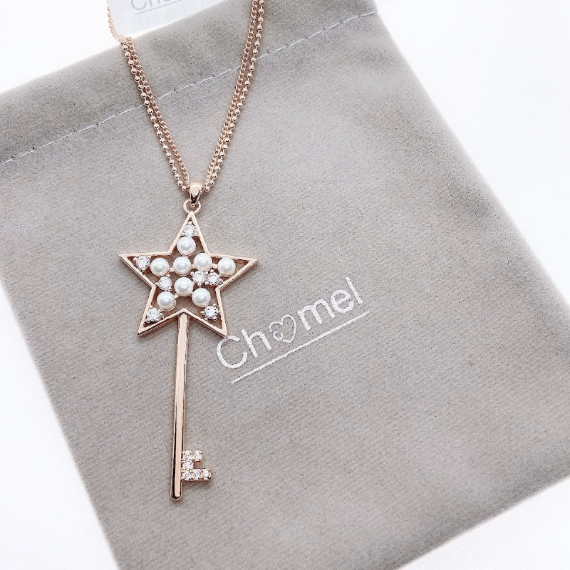 Key Simulated Pearl Long Necklace.