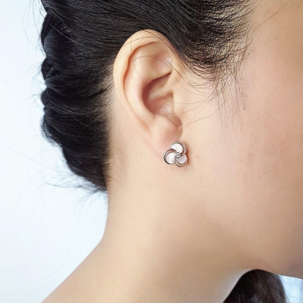 Flower Mother of Pearl Earrings.