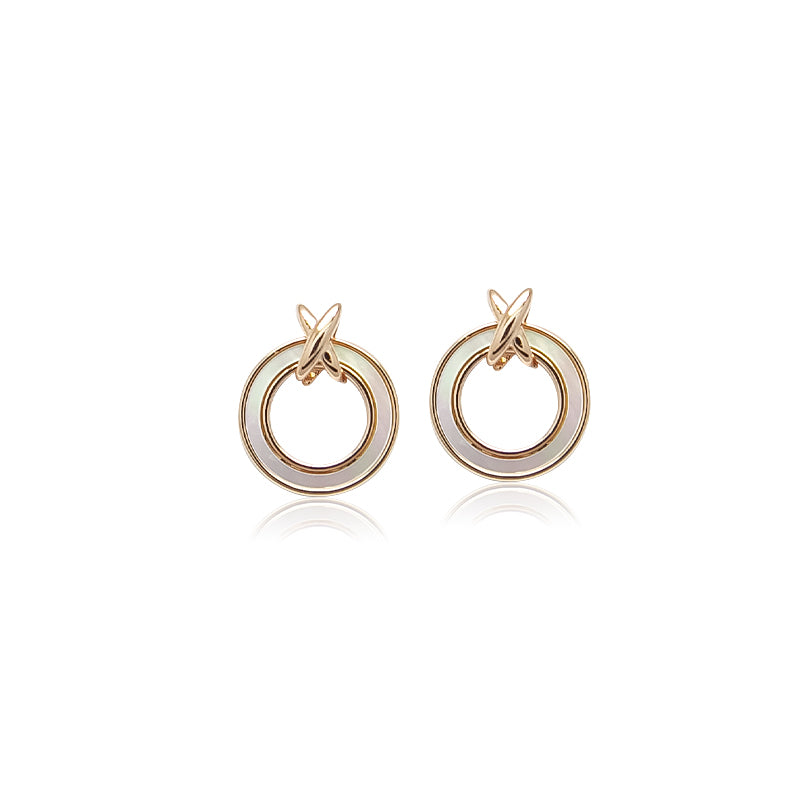 Mother of Pearl Round Earrings.