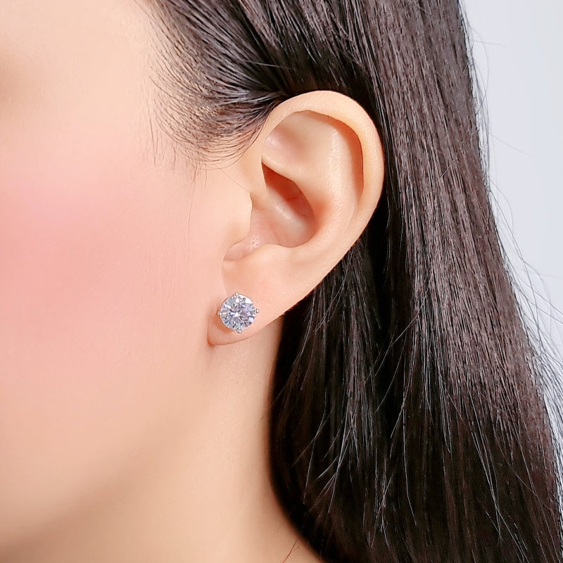 8mm Cubic Zirconia Solitaire Stud Earring.