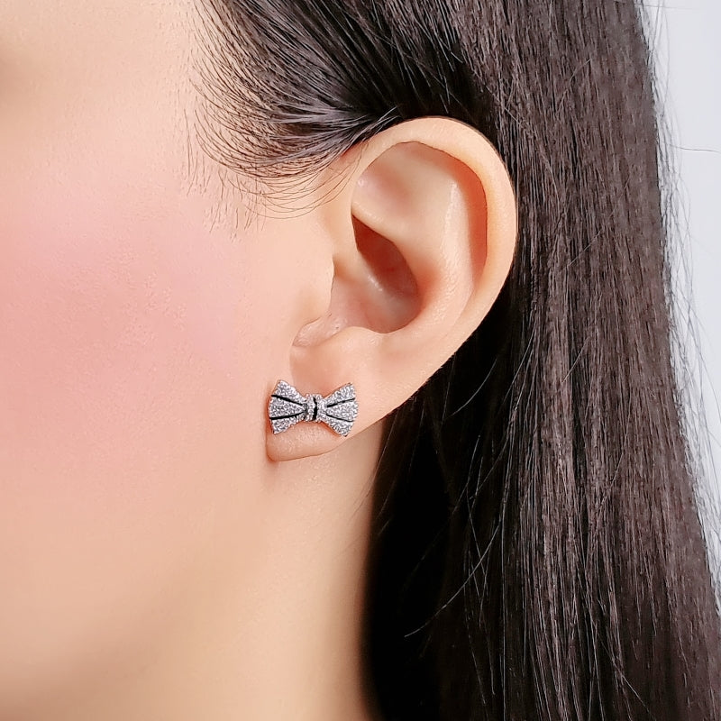 Ribbon Cubic Zirconia Earring.