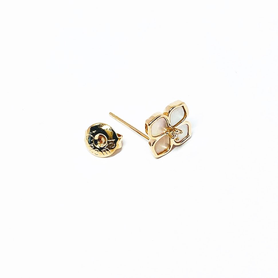 Flower Mother of Pearl Earrings.